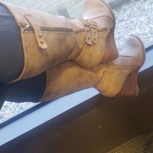 Tall Wedge boot with zipper rubber sole